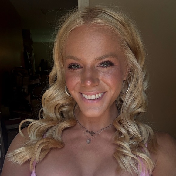 Meet the Posher Other - Meet your Posher, Zoe